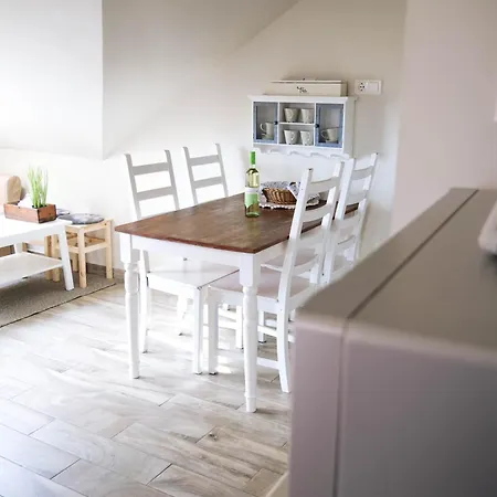 Pipacs Lägenhet Tagyon